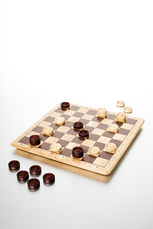 下载跳棋游戏-(跳棋游戏app)